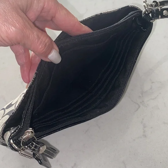 Coach Lg wristlet black & tan signature logo or small purse bag - Picture 7 of 12